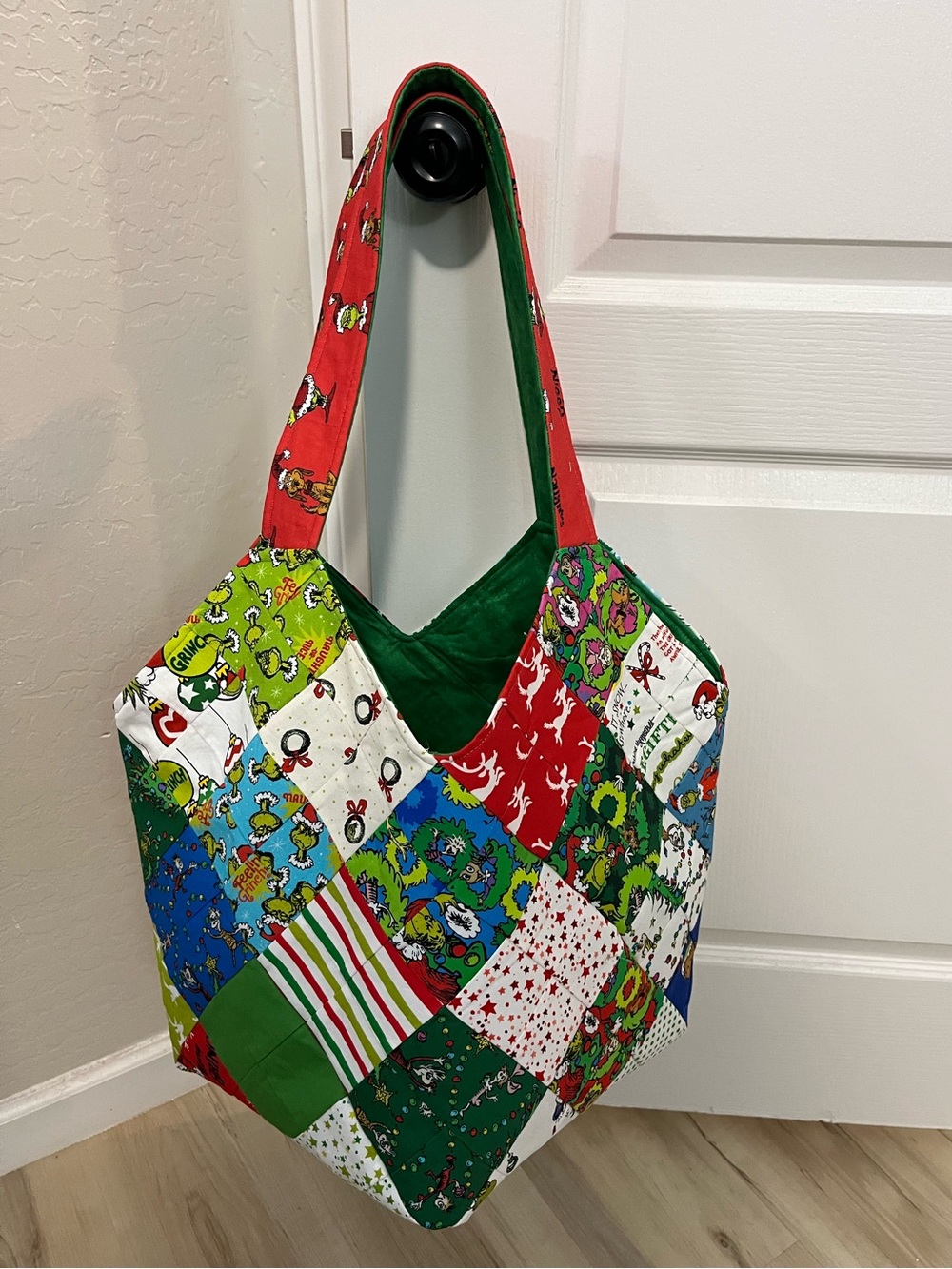 The Grinch Christmas Mondo Large Bag. New. Tote Quilted